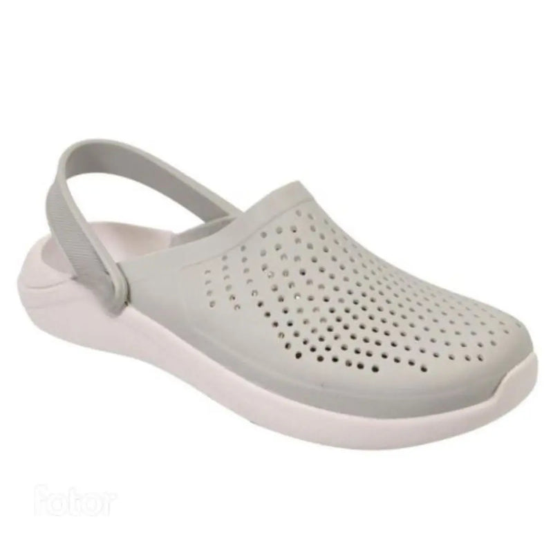 Sandália tipo Crocs feminino