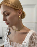 BRINCO COM CADEADO DE BANHADO 18K ESTILO GOTA FEMININO.