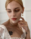 BRINCO COM CADEADO DE BANHADO 18K ESTILO GOTA FEMININO.