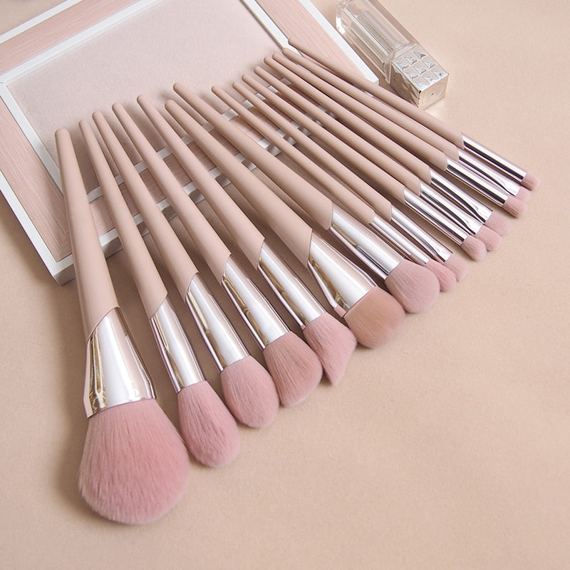 PINCÉIS COSMÉTICOS PARA BELEZA DA MULHER.